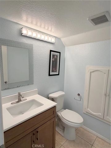 901 Hyde Court, Costa Mesa, CA 92626
