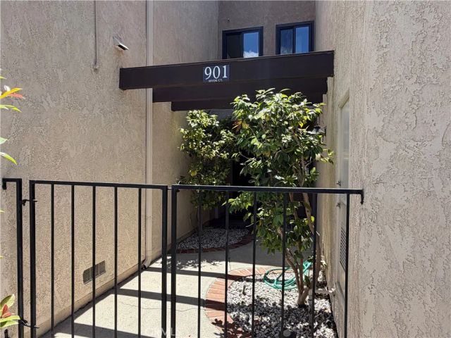901 Hyde Court, Costa Mesa, CA 92626