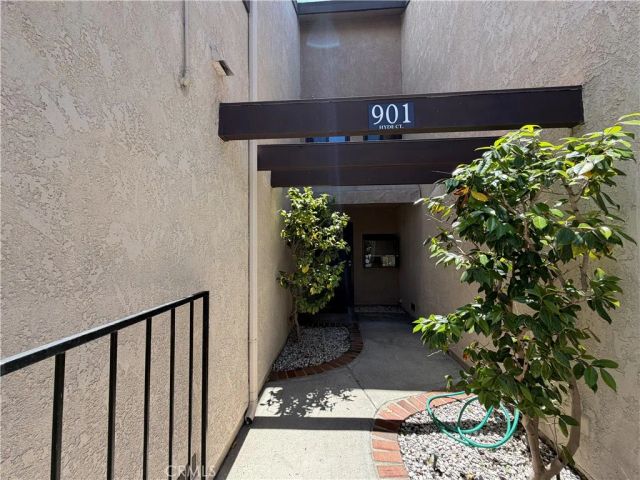 901 Hyde Court, Costa Mesa, CA 92626