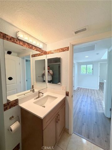 901 Hyde Court, Costa Mesa, CA 92626