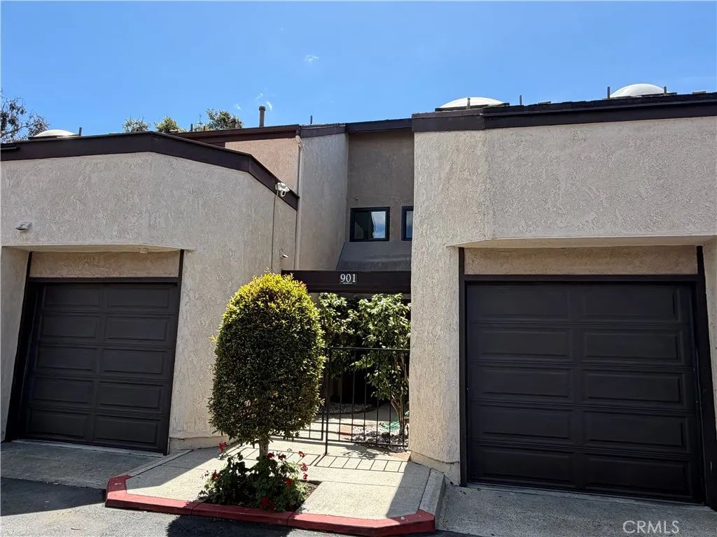 901 Hyde Court, Costa Mesa, CA 92626