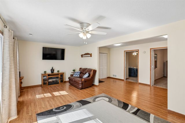 109 Bramble Drive, Montezuma, IA 50171