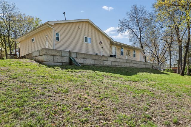 109 Bramble Drive, Montezuma, IA 50171