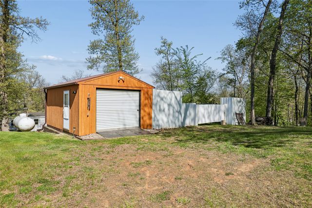 109 Bramble Drive, Montezuma, IA 50171