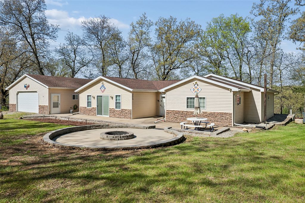 109 Bramble Drive, Montezuma, IA 50171