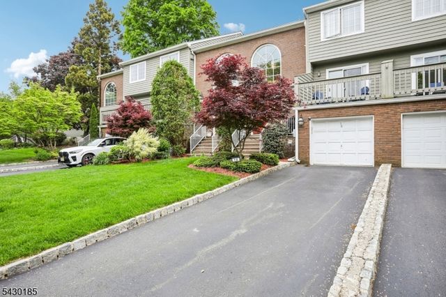 10 Fells Manor Rd, Caldwell Boro Twp., NJ 07006