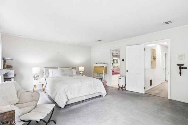 10 Fells Manor Rd, Caldwell Boro Twp., NJ 07006