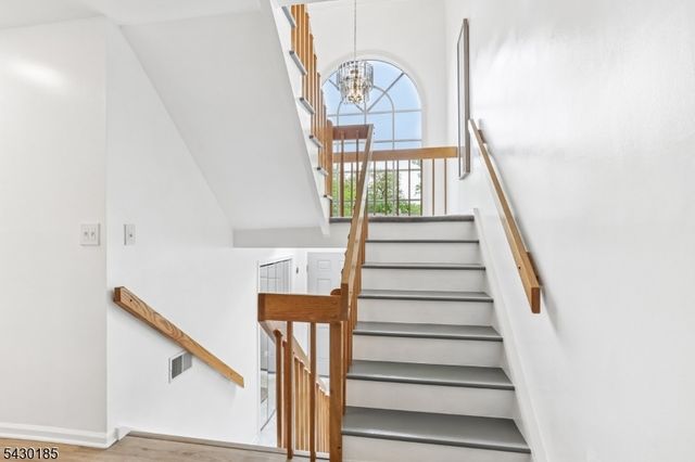 10 Fells Manor Rd, Caldwell Boro Twp., NJ 07006