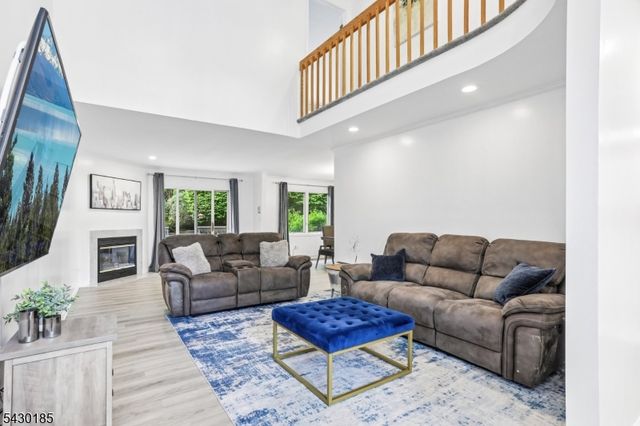 10 Fells Manor Rd, Caldwell Boro Twp., NJ 07006