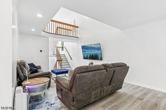 10 Fells Manor Rd, Caldwell Boro Twp., NJ 07006