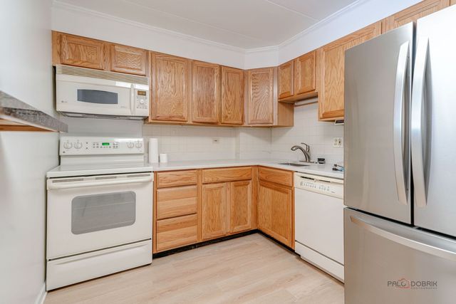 6330 Lincoln Avenue 2A, Morton Grove, IL 60053
