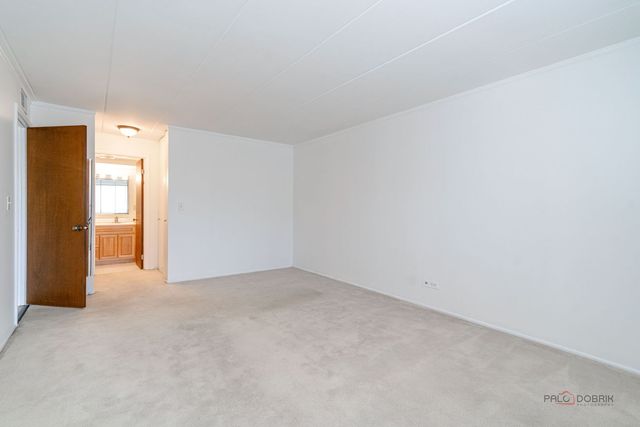6330 Lincoln Avenue 2A, Morton Grove, IL 60053