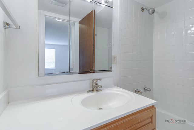 6330 Lincoln Avenue 2A, Morton Grove, IL 60053