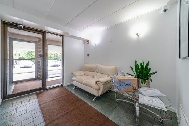 6330 Lincoln Avenue 2A, Morton Grove, IL 60053