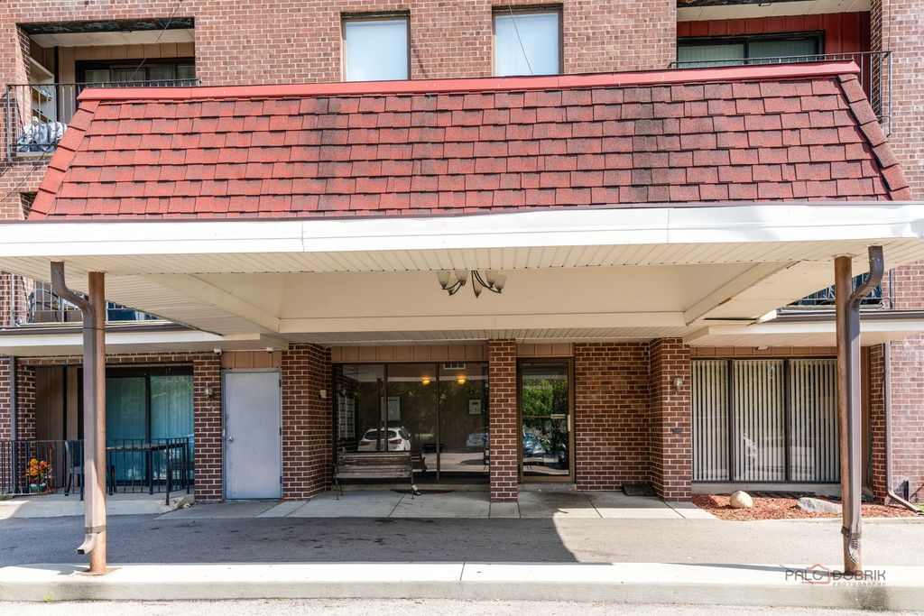 6330 Lincoln Avenue 2A, Morton Grove, IL 60053