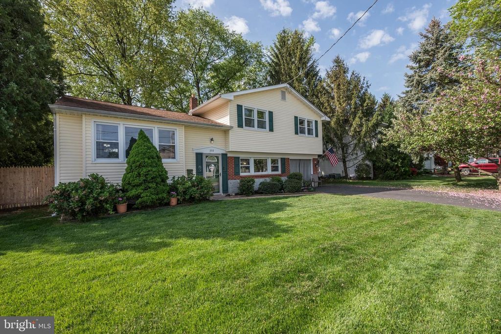 203 N HARRISON AVE, Edgewater Park, NJ 08010