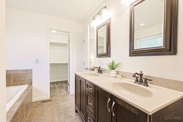 7510 Hollywood Drive, West Chester, OH 45069