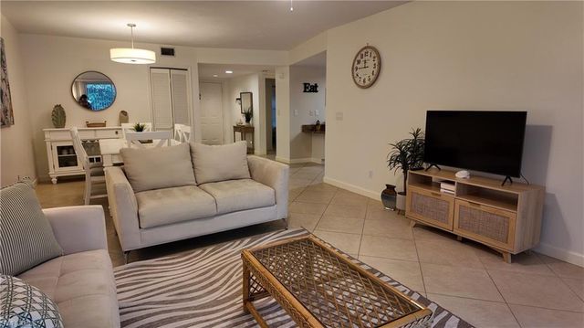 509 Roma CT 108, Naples, FL 34110