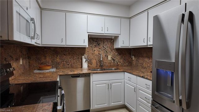 509 Roma CT 108, Naples, FL 34110