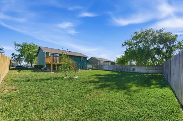 2413 E Casey Dr, Goddard, KS 67052
