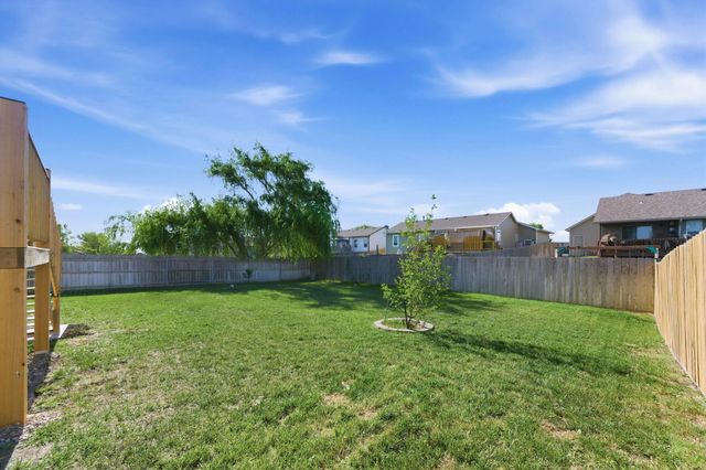 2413 E Casey Dr, Goddard, KS 67052