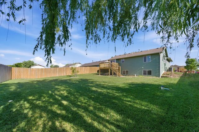 2413 E Casey Dr, Goddard, KS 67052