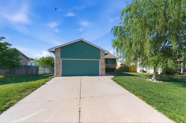 2413 E Casey Dr, Goddard, KS 67052