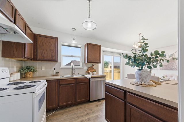 2413 E Casey Dr, Goddard, KS 67052
