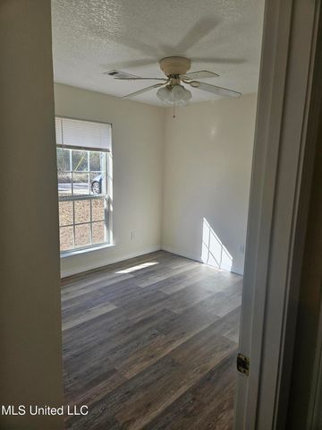 2532 N 10th Street, Ocean Springs, MS 39564