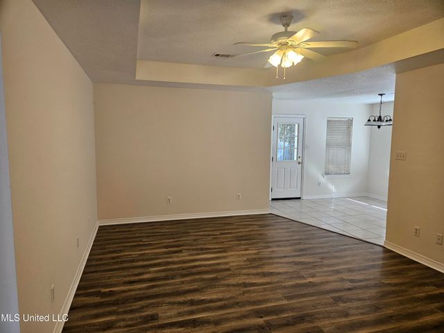 2532 N 10th Street, Ocean Springs, MS 39564