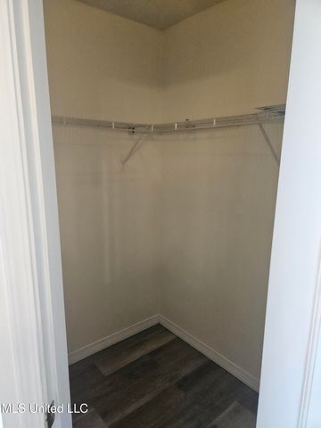 2532 N 10th Street, Ocean Springs, MS 39564