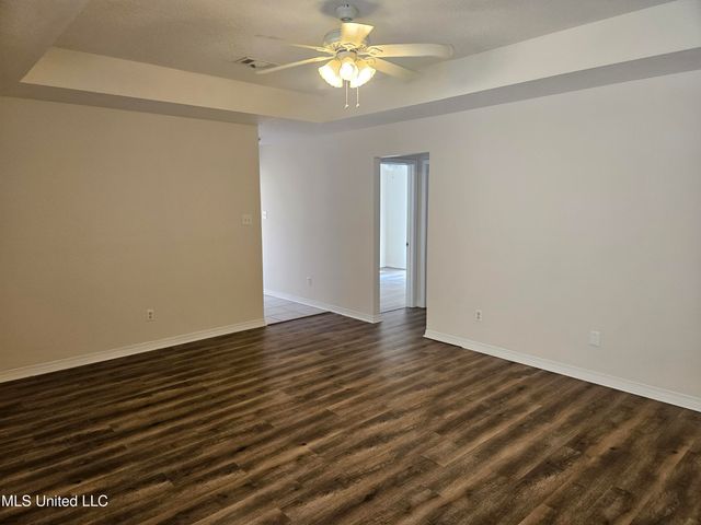 2532 N 10th Street, Ocean Springs, MS 39564
