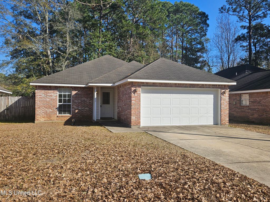 2532 N 10th Street, Ocean Springs, MS 39564