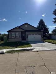 4325 MICHIGAN Avenue, Davenport, IA 52806