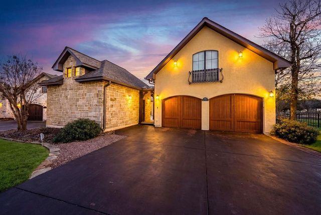 2916 Rock Barn Dr, Kerrville, TX 78028