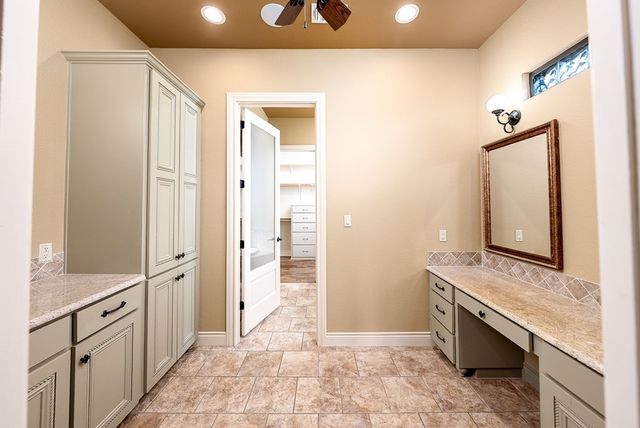 2916 Rock Barn Dr, Kerrville, TX 78028