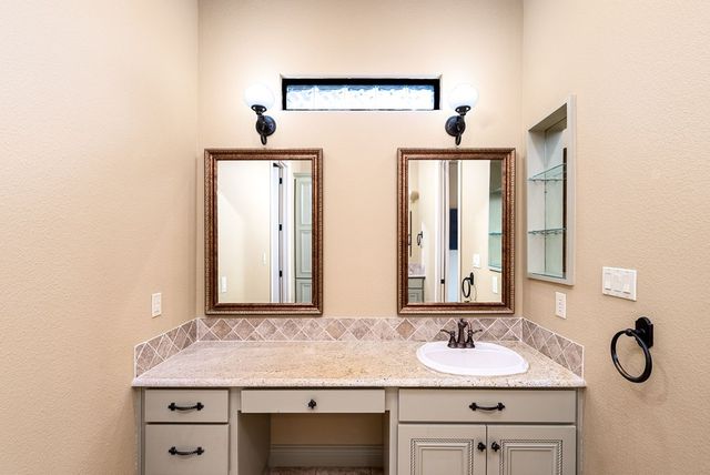 2916 Rock Barn Dr, Kerrville, TX 78028