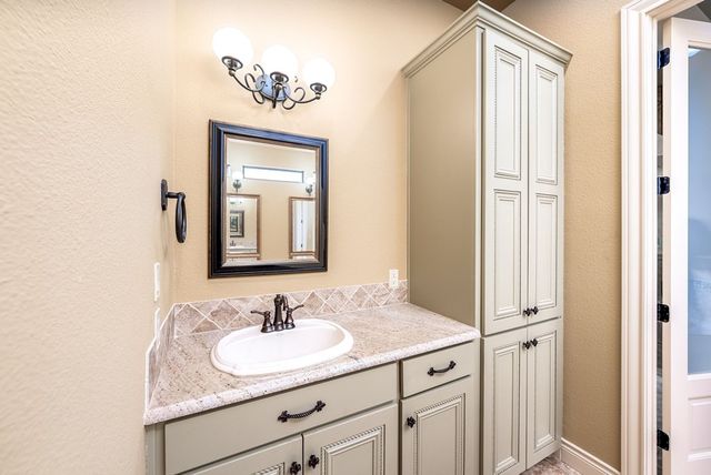 2916 Rock Barn Dr, Kerrville, TX 78028