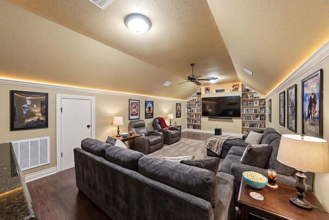 2916 Rock Barn Dr, Kerrville, TX 78028