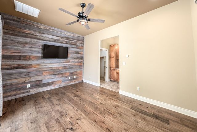 2916 Rock Barn Dr, Kerrville, TX 78028