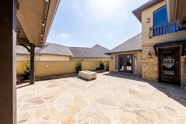 2916 Rock Barn Dr, Kerrville, TX 78028