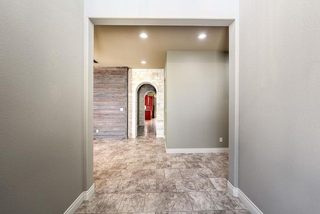 2916 Rock Barn Dr, Kerrville, TX 78028