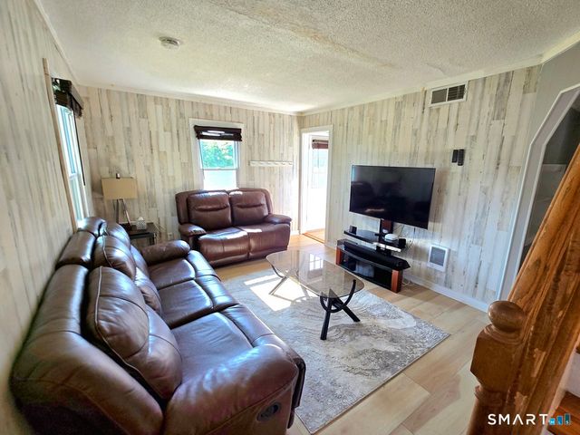 41 Hockanum Drive, East Hartford, CT 06118