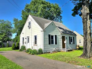 41 Hockanum Drive, East Hartford, CT 06118
