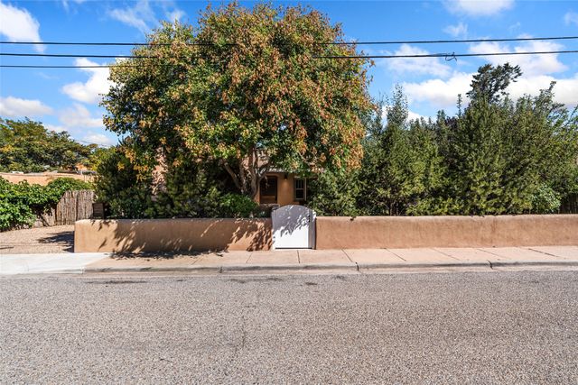 615 Don Felix Street, Santa Fe, NM 87501