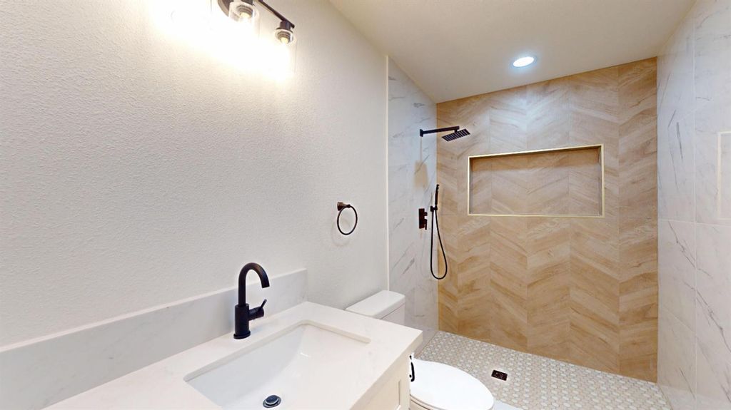 Image 15 of property listing at 11850 Topper Road, Madera, CA 93636