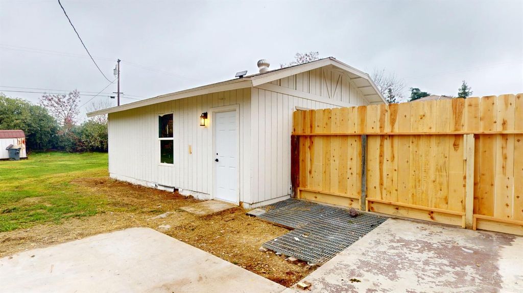 Image 17 of property listing at 11850 Topper Road, Madera, CA 93636