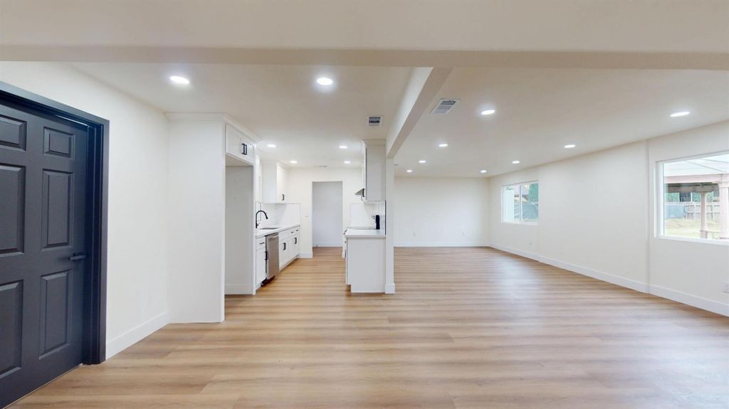 Image 4 of property listing at 11850 Topper Road, Madera, CA 93636