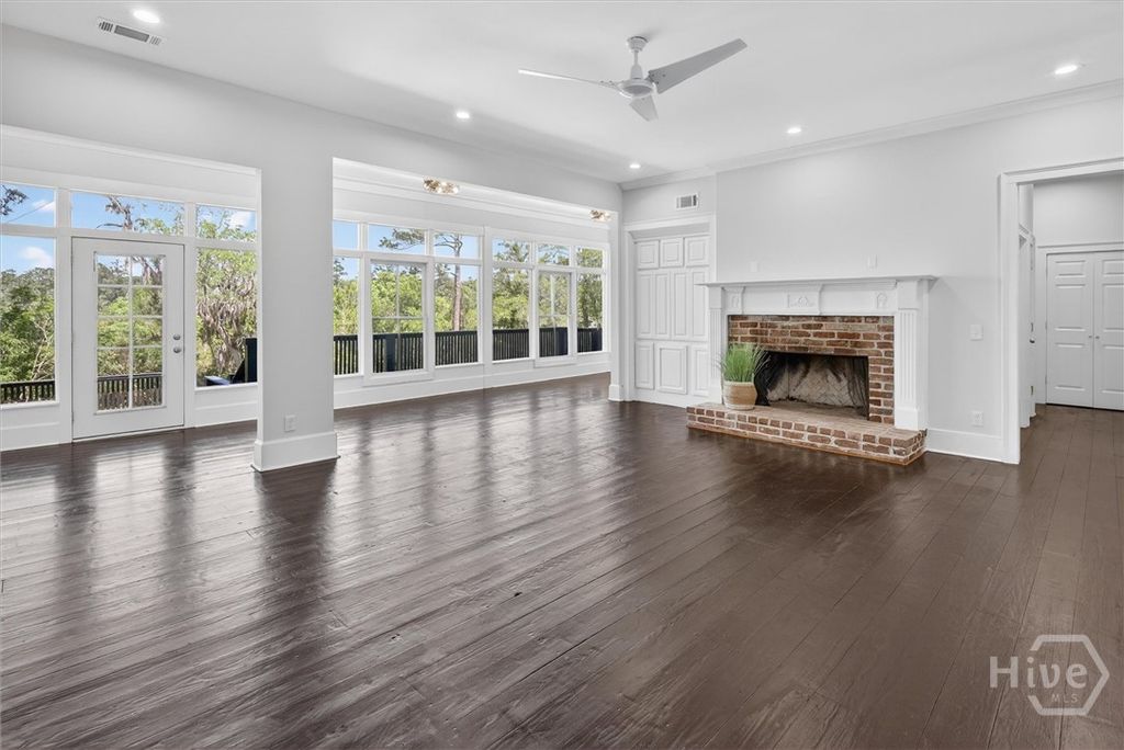 Image 11 of property listing at 447 Sterling Woods Drive, Richmond Hill, GA 31324