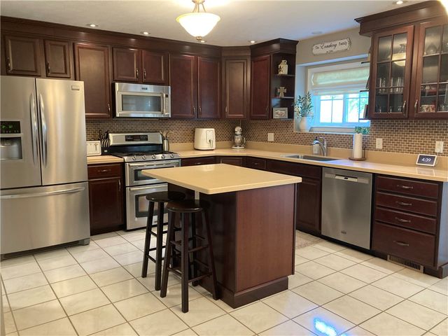 2882 Red Oak Circle, Troy, OH 45373